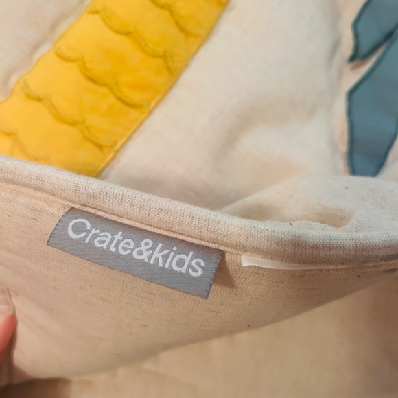 Crate & Barrel Organic Cotton Applique Baby Crib Quilt - Picture 9 of 9